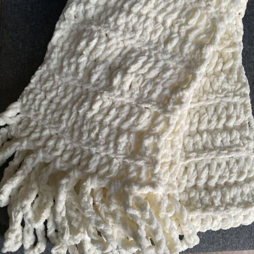 Hand Knit‎ Scarf Fringe Off White Long Super soft Handmade Chunky Crochet Winter